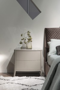 Stolik nocny włoski Cleopatra lakierowany